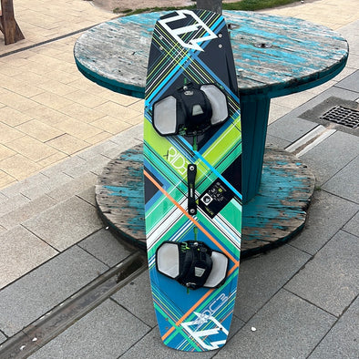 North Kiteboarding X-Ride 139/41.5 with entity straps