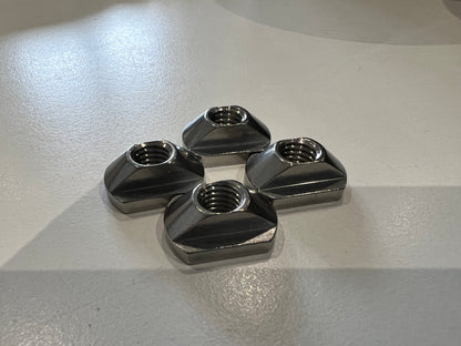 4x M8 Tracknuts with  4x M8 30mm Bolts